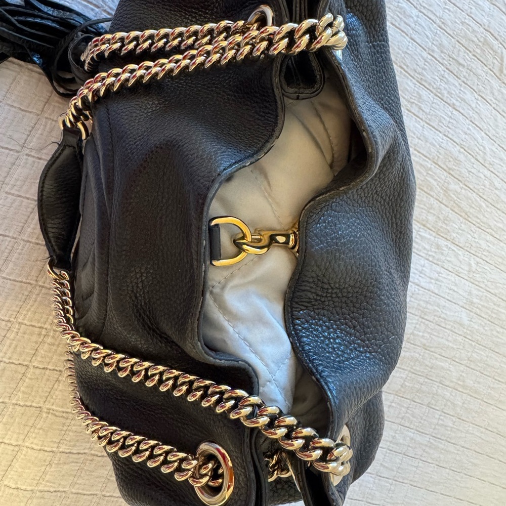 Gucci Black Leather Shoulder Bag with Gold Chain - Picture 7 of 10